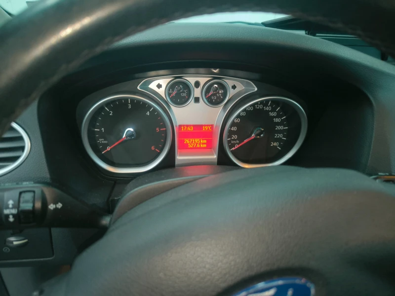 Ford Focus 1.6TDCI, снимка 9 - Автомобили и джипове - 51870573