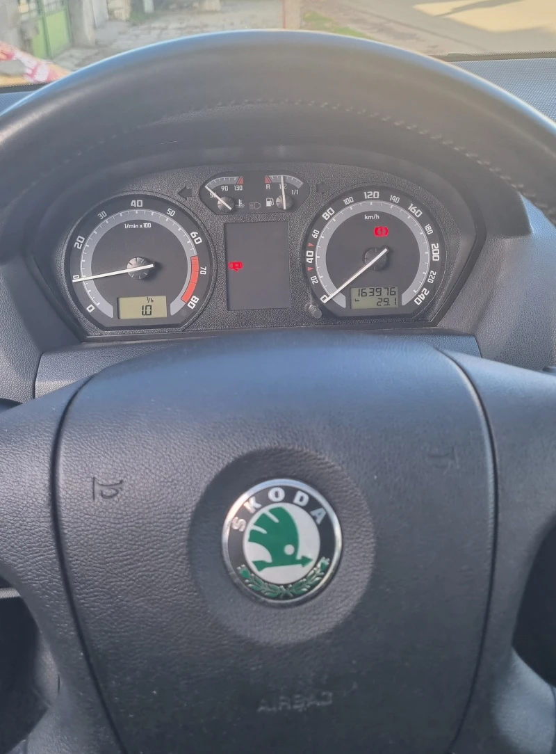 Skoda Fabia 1.4 I, снимка 11 - Автомобили и джипове - 52507537