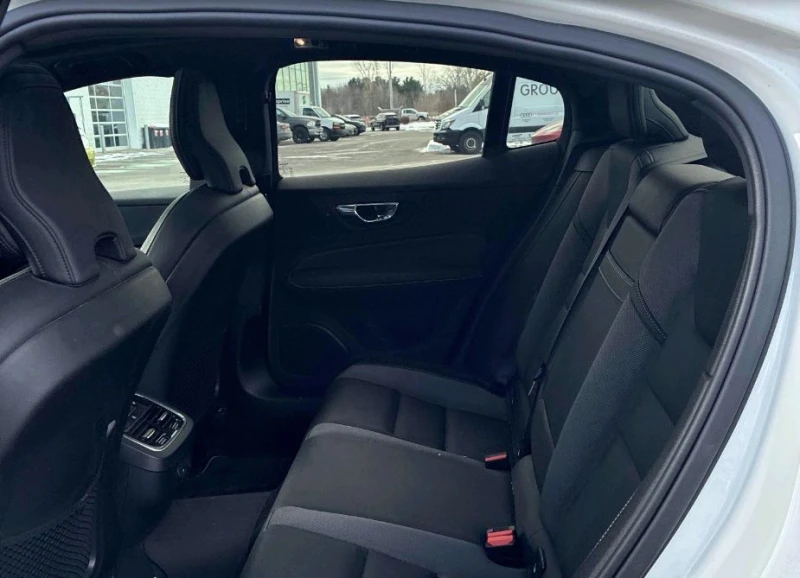 Volvo S60 2.0L T5 R-design, снимка 8 - Автомобили и джипове - 52573682