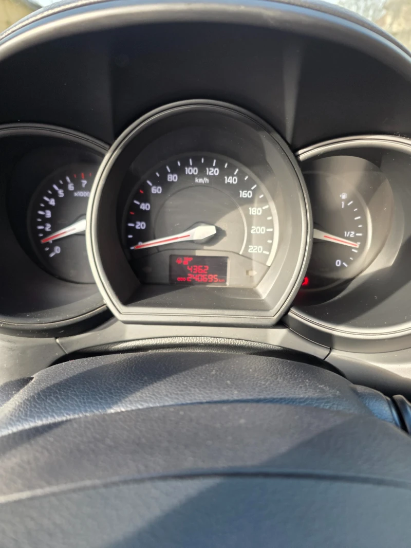 Kia Rio 1400, снимка 13 - Автомобили и джипове - 52954683