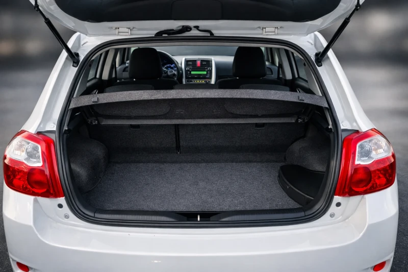 Toyota Auris 1.8 Хибрит Автомат , снимка 14 - Автомобили и джипове - 53061981