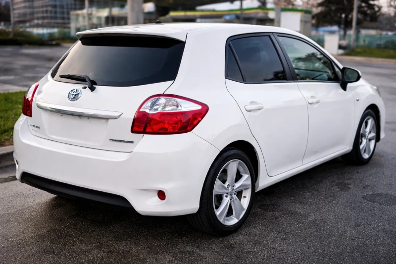 Toyota Auris 1.8 Хибрит Автомат , снимка 4 - Автомобили и джипове - 53061981