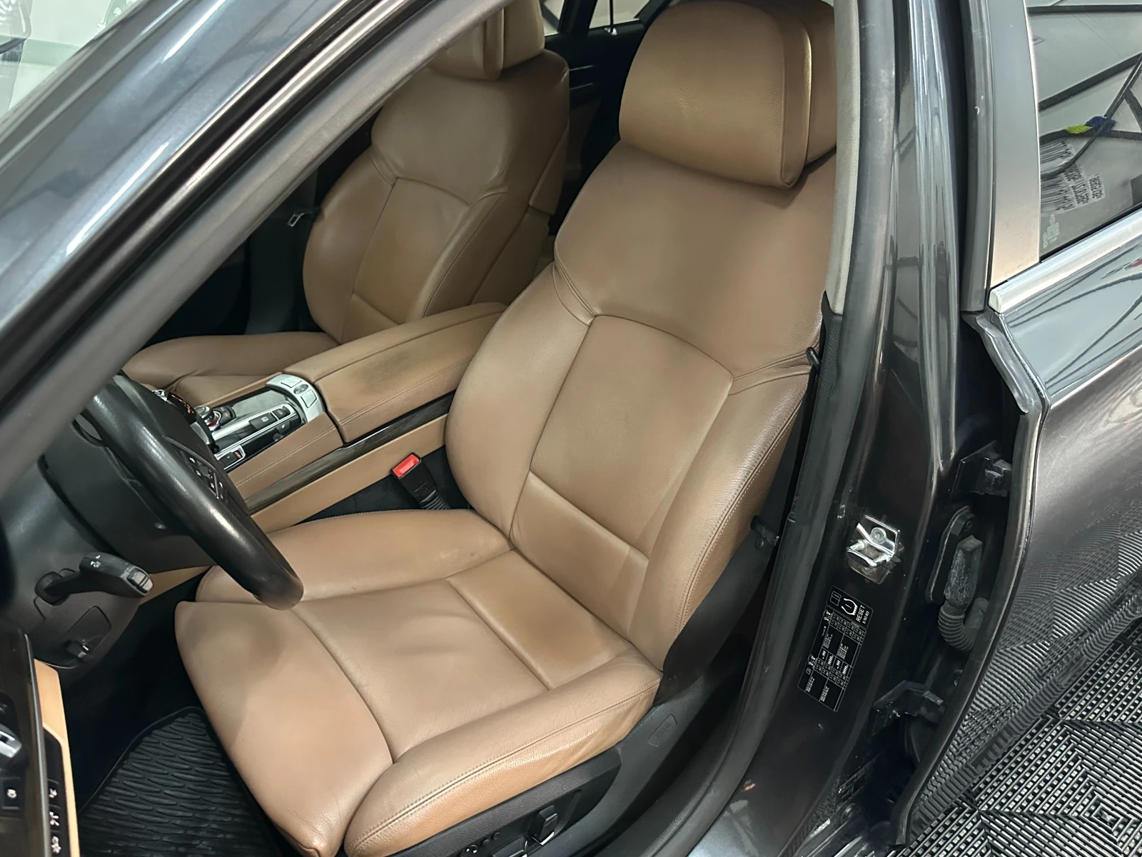 BMW 730 d* Дистроник* Вакум* Head-up* , снимка 8 - Автомобили и джипове - 51055348