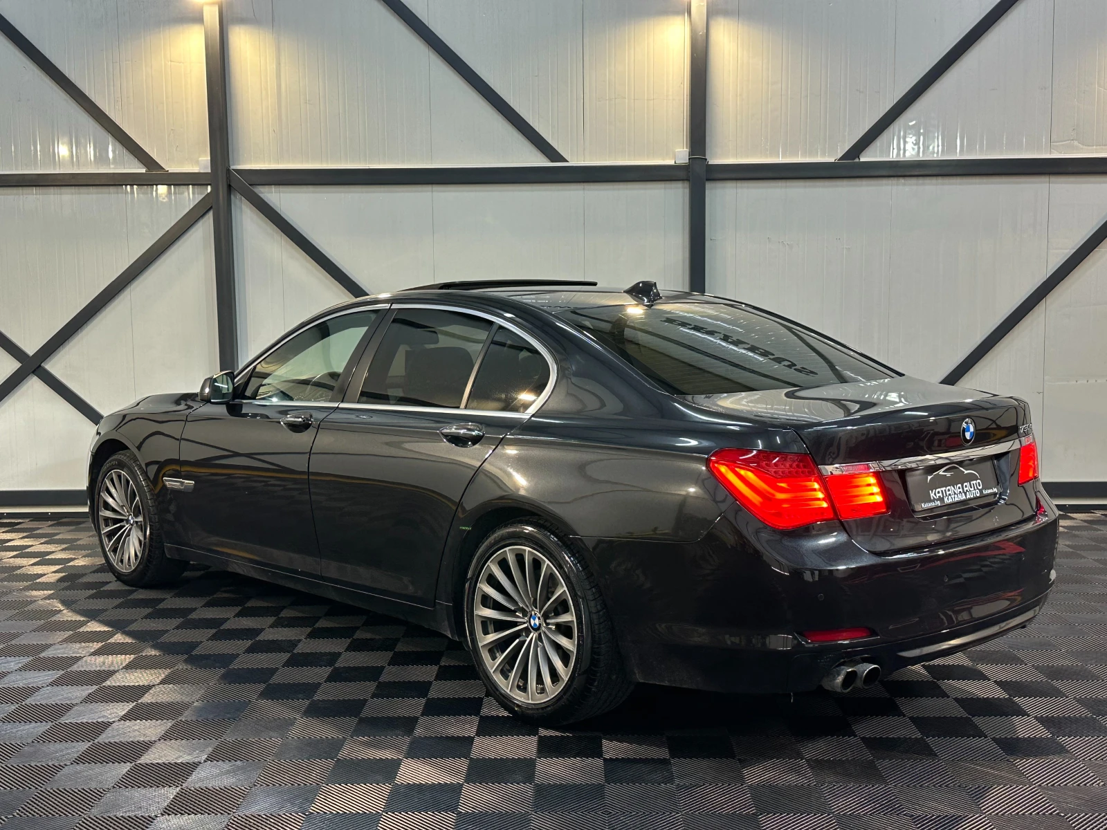 BMW 730 d* Дистроник* Вакум* Head-up* , снимка 3 - Автомобили и джипове - 51055348