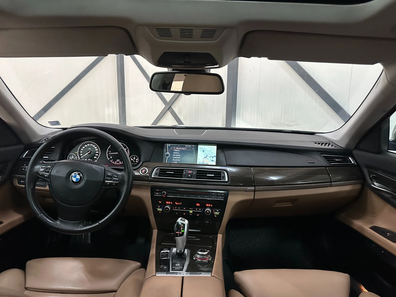 BMW 730 d* Дистроник* Вакум* Head-up* , снимка 11 - Автомобили и джипове - 51055348