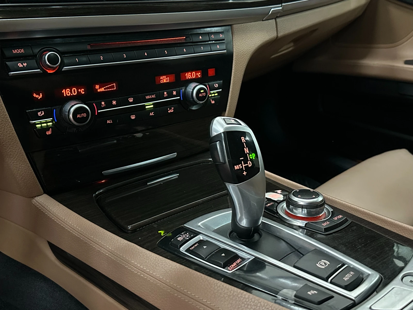 BMW 730 d* Дистроник* Вакум* Head-up* , снимка 15 - Автомобили и джипове - 51055348
