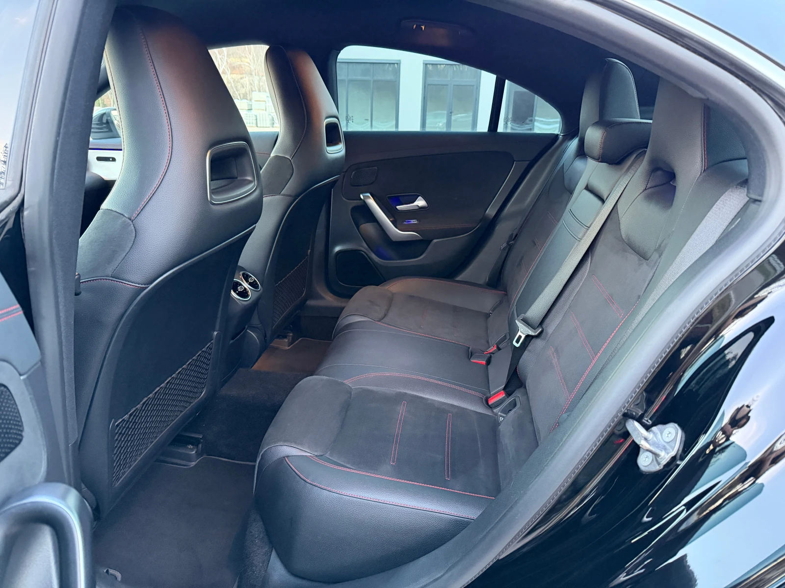 Mercedes-Benz CLA 180 * AMG LINE* AMBIENT*  - изображение 9