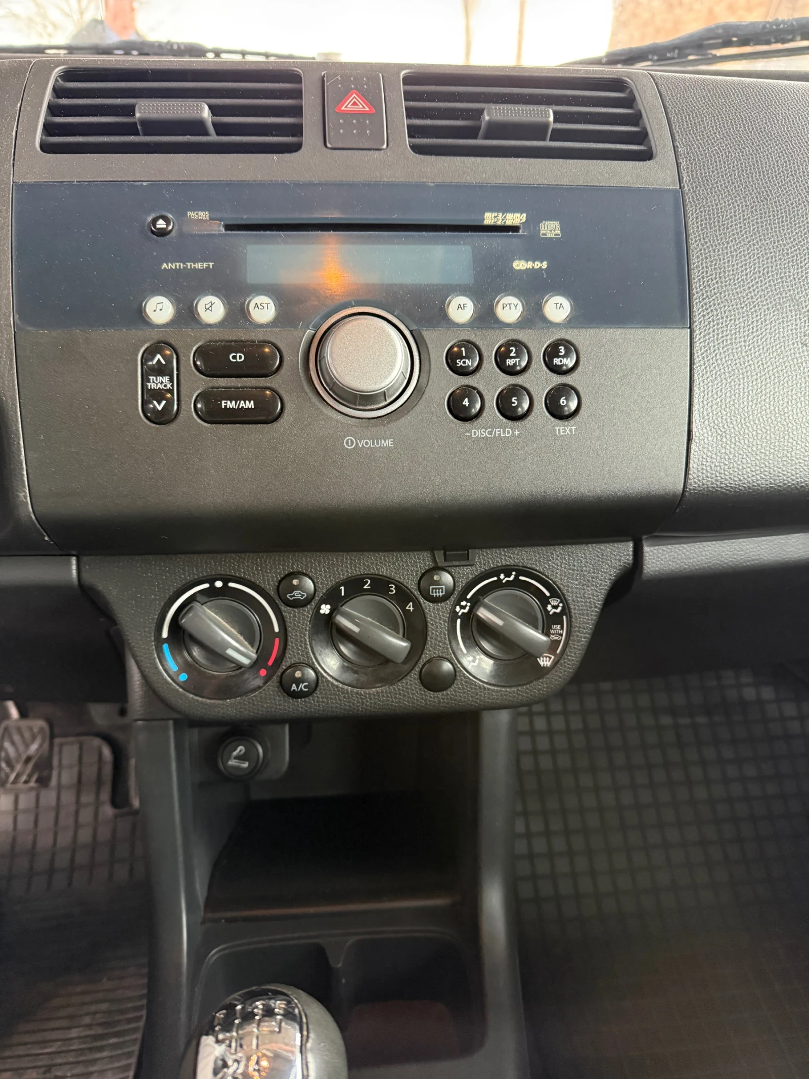 Suzuki Swift, снимка 9 - Автомобили и джипове - 54006898