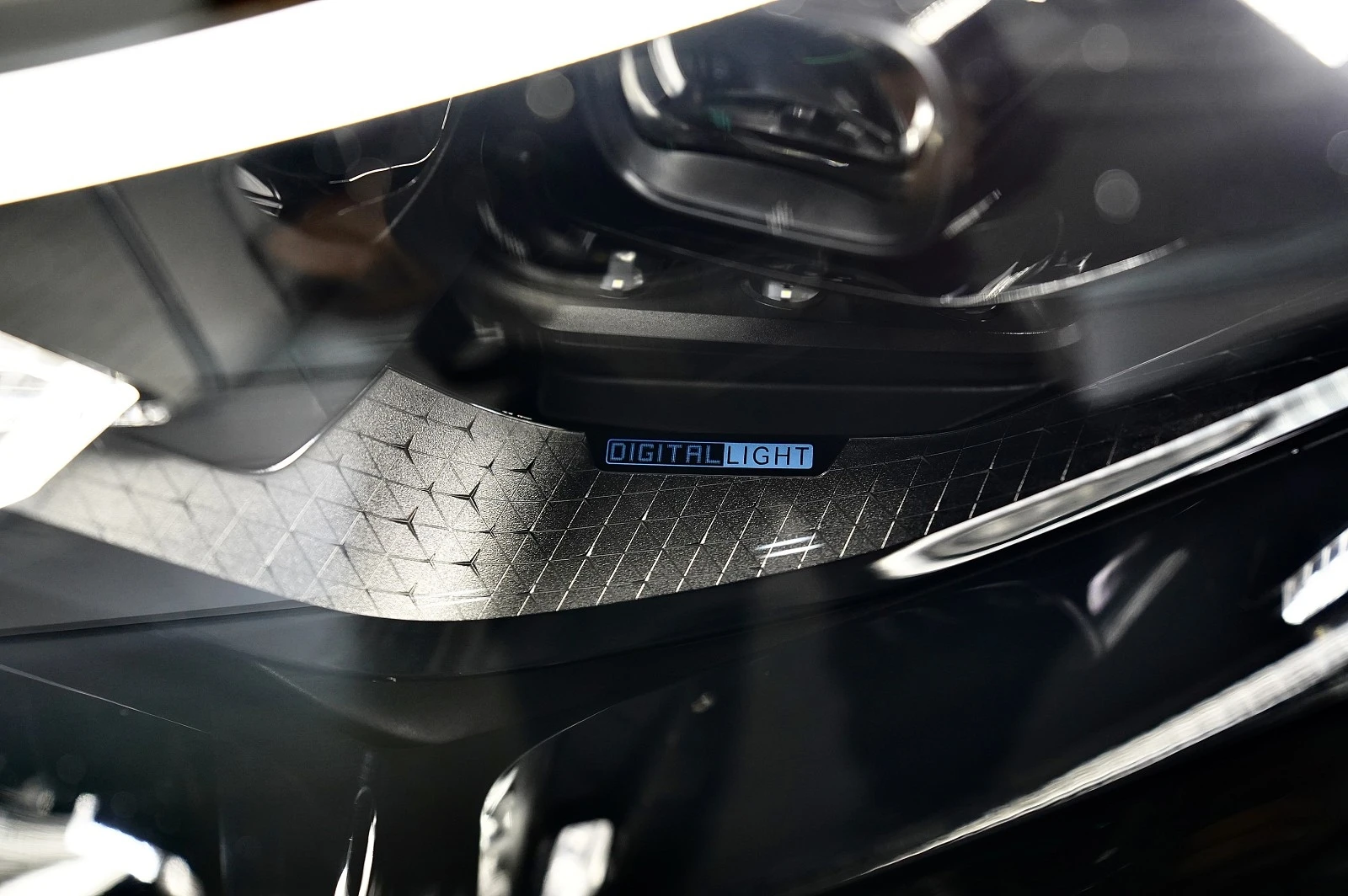Mercedes-Benz EQS 580 AMG* 4 MATIC* PANO* BURM* DIGITAL LIGHTS* , снимка 4 - Автомобили и джипове - 54410110