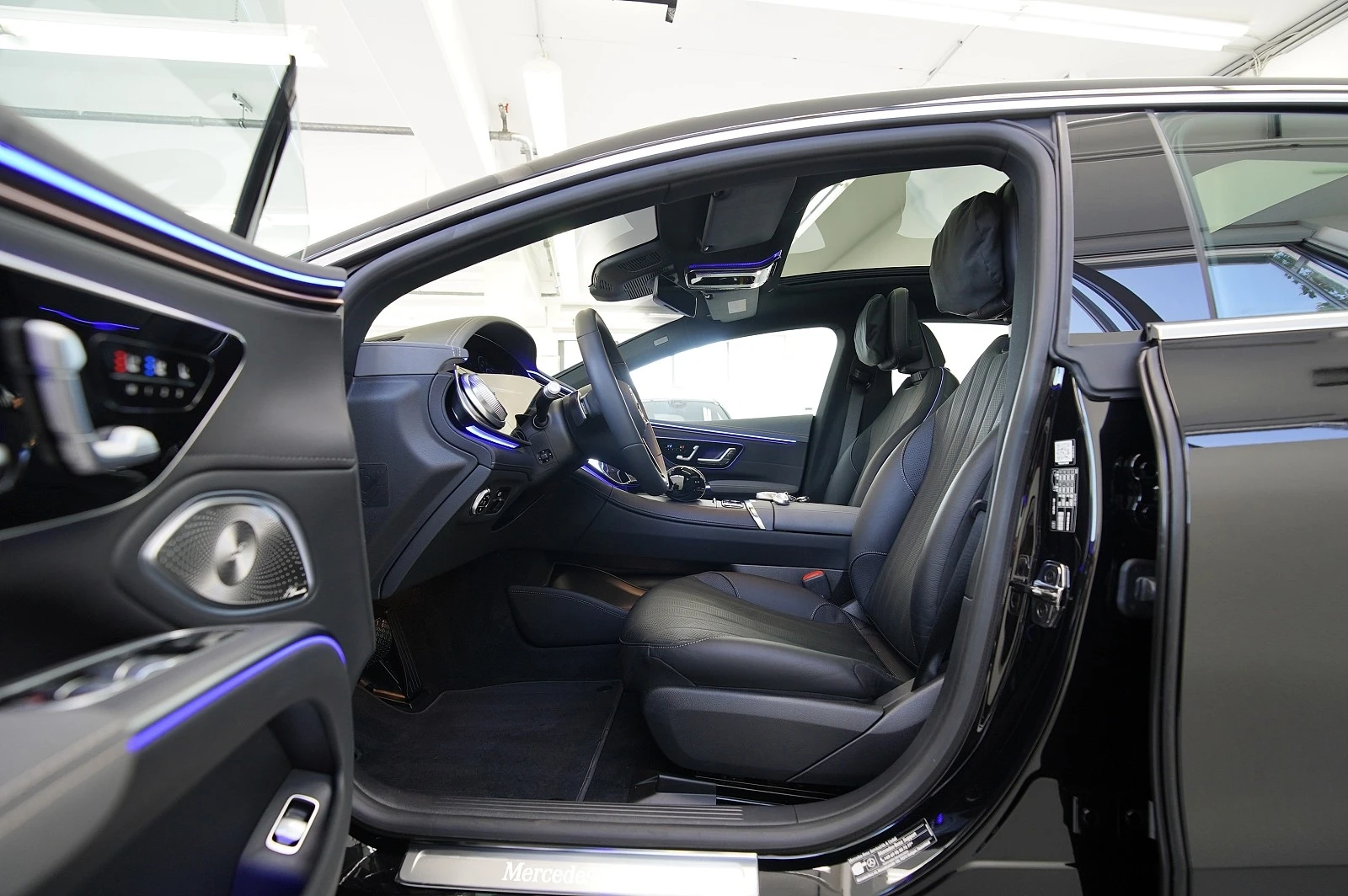 Mercedes-Benz EQS 580 AMG* 4 MATIC* PANO* BURM* DIGITAL LIGHTS* , снимка 10 - Автомобили и джипове - 54410110