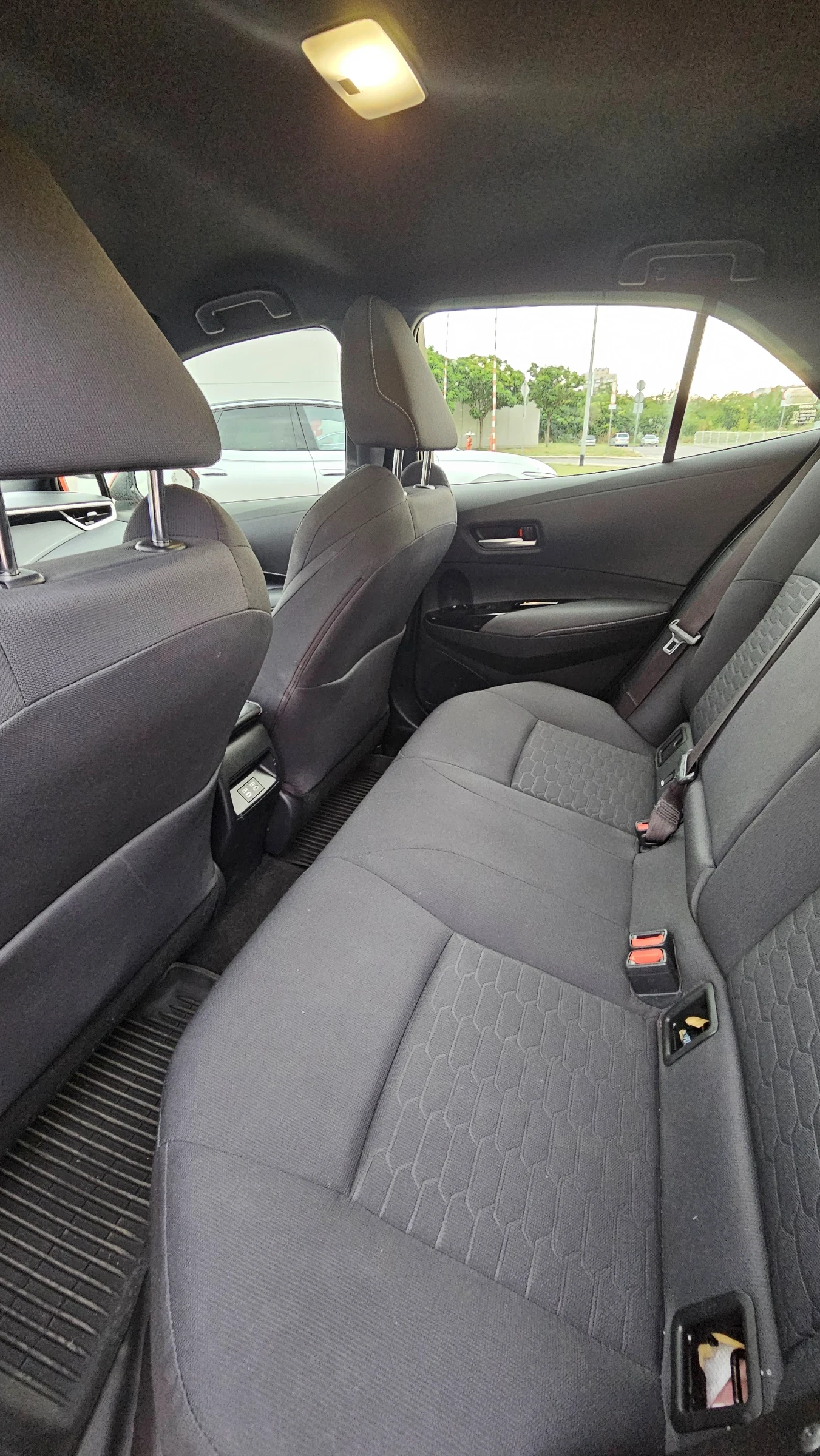 Toyota Corolla 2.0 Dynamic Force SE, снимка 8 - Автомобили и джипове - 55243664