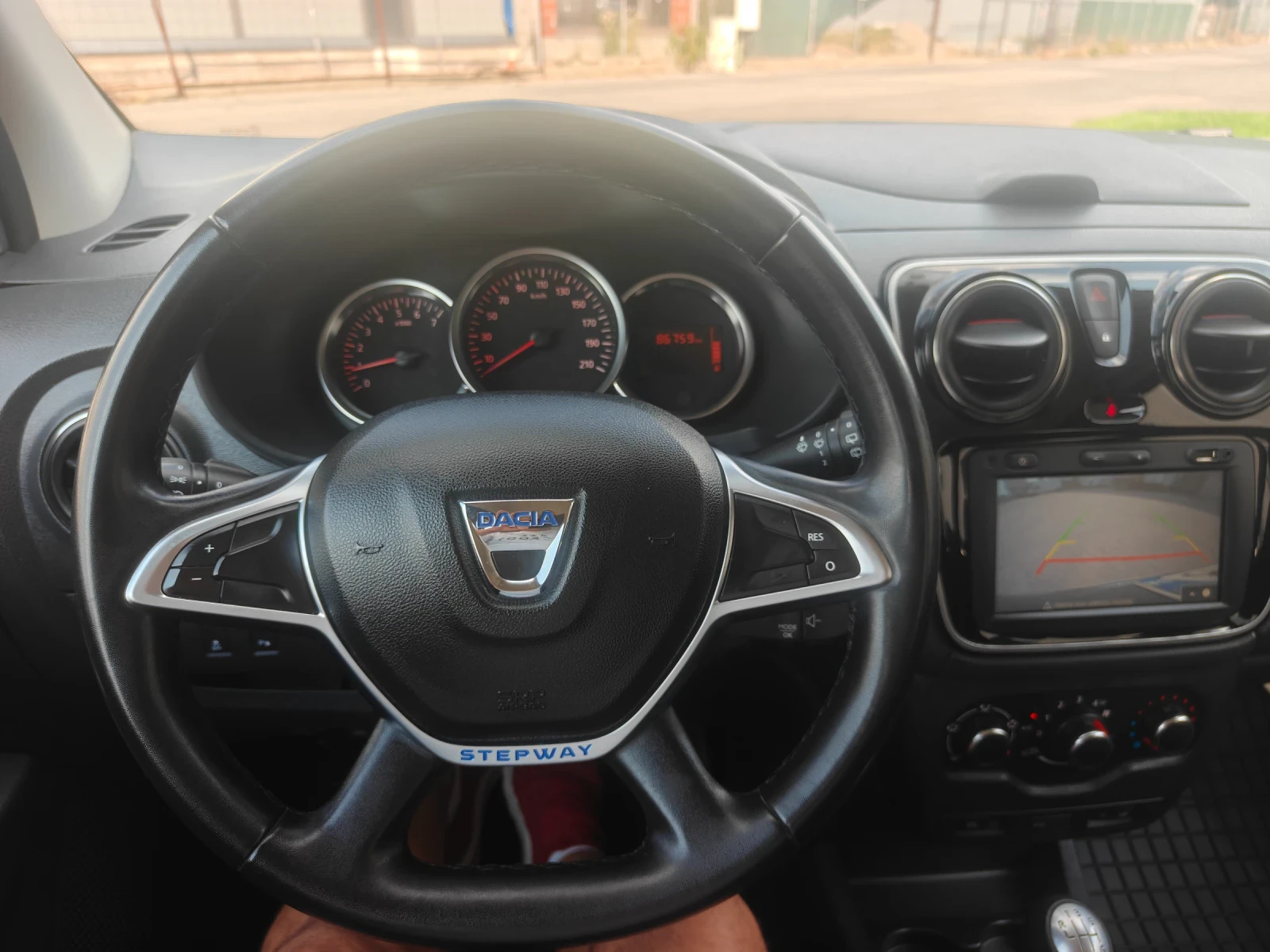 Dacia Lodgy  Stepway  1.3 Tce 130 hp 7 seats, снимка 15 - Автомобили и джипове - 55578838