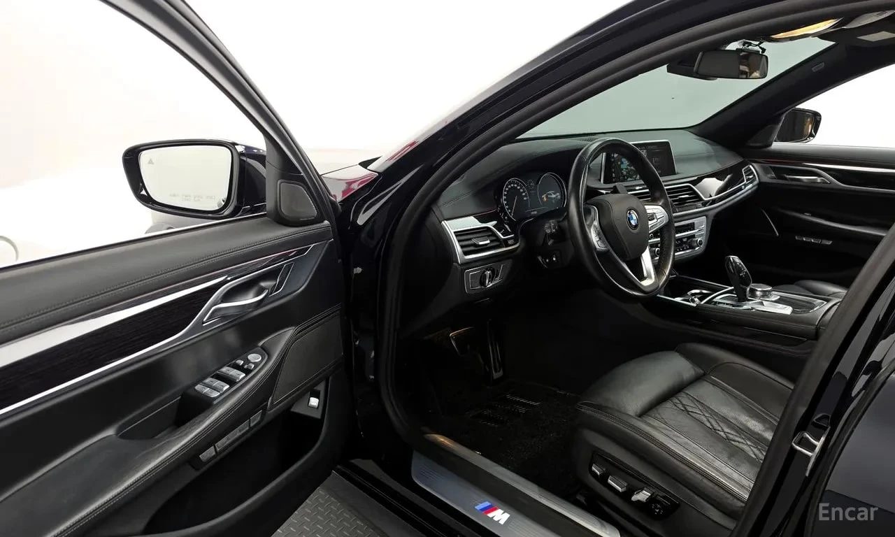 BMW 740 Li xDrive M Sport/МАСАЖИ/ОБДУХ/360/ПАНОРАМА/ТВ/, снимка 10 - Автомобили и джипове - 56102848