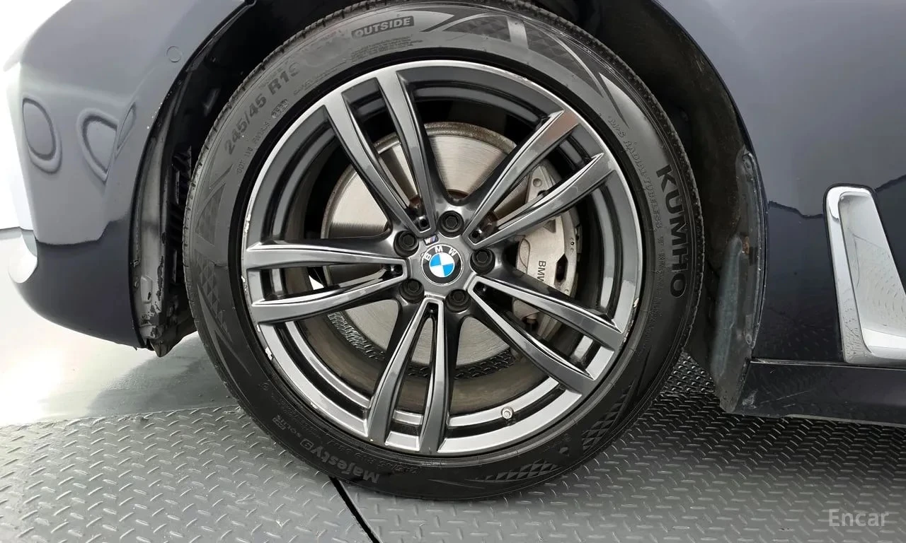 BMW 740 Li xDrive M Sport/МАСАЖИ/ОБДУХ/360/ПАНОРАМА/ТВ/, снимка 5 - Автомобили и джипове - 56102848