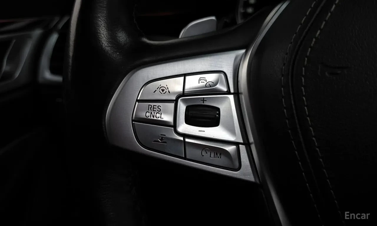 BMW 740 Li xDrive M Sport/МАСАЖИ/ОБДУХ/360/ПАНОРАМА/ТВ/, снимка 17 - Автомобили и джипове - 56102848