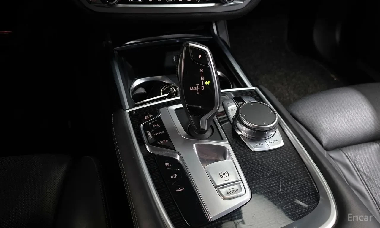 BMW 740 Li xDrive M Sport/МАСАЖИ/ОБДУХ/360/ПАНОРАМА/ТВ/, снимка 9 - Автомобили и джипове - 56102848