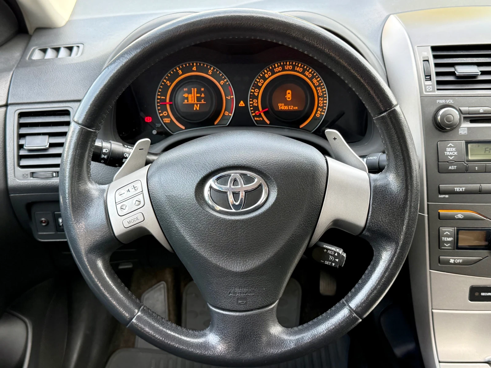 Toyota Corolla 1.6 VVT-i Automatic, снимка 8 - Автомобили и джипове - 56428882