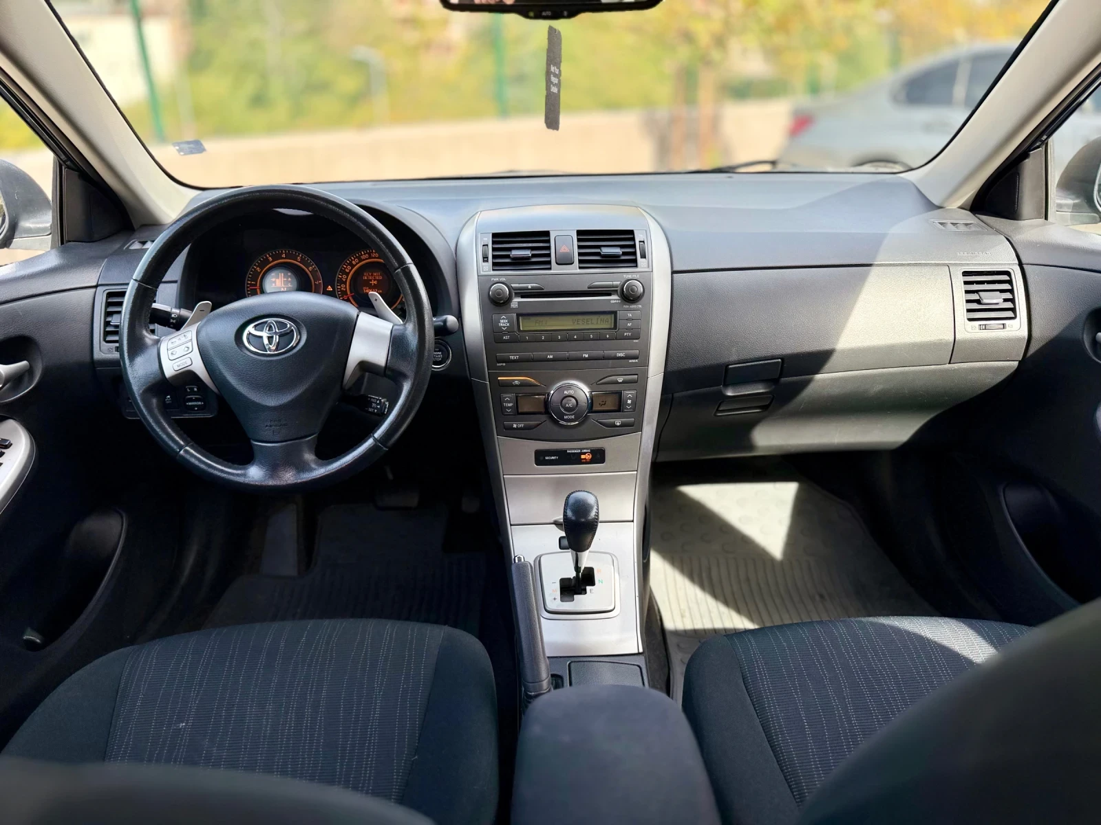 Toyota Corolla 1.6 VVT-i Automatic, снимка 7 - Автомобили и джипове - 56428882