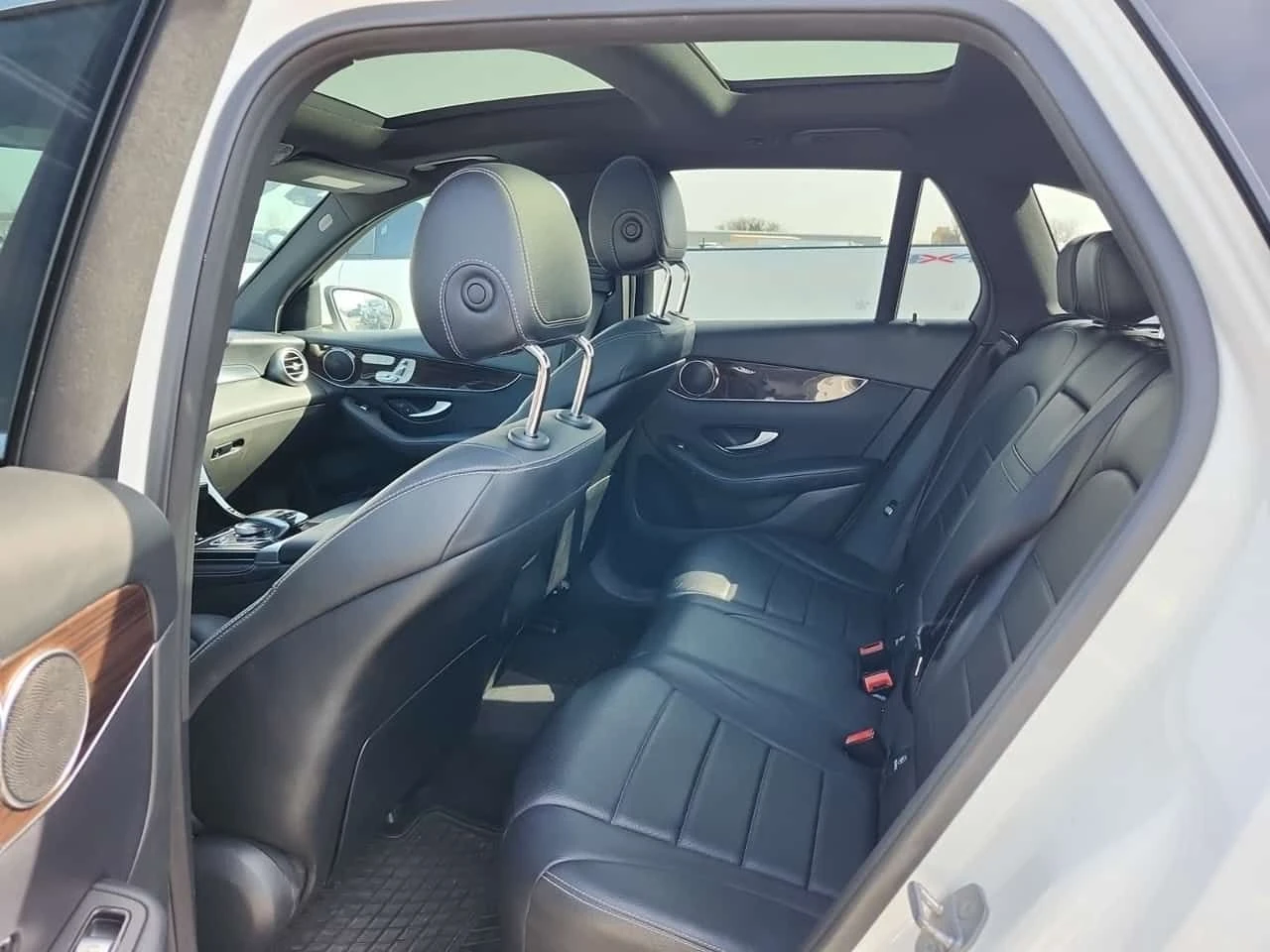 Mercedes-Benz GLC 300 * CARFAX * 2 КЛЮЧА * ПАНОРАМА * ПОДГРЕВИ * , снимка 12 - Автомобили и джипове - 54363951