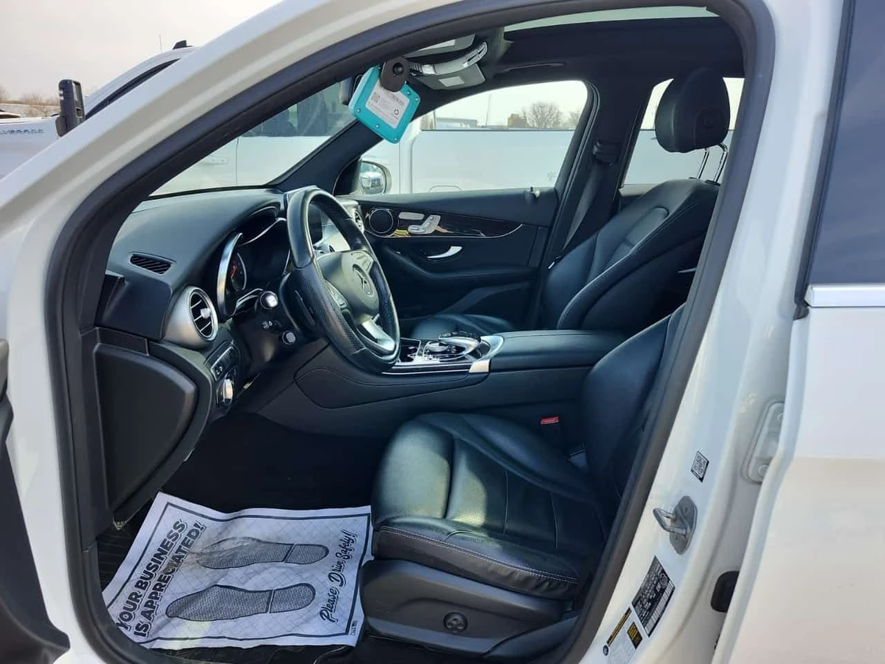Mercedes-Benz GLC 300 * CARFAX * 2 КЛЮЧА * ПАНОРАМА * ПОДГРЕВИ * , снимка 7 - Автомобили и джипове - 54363951