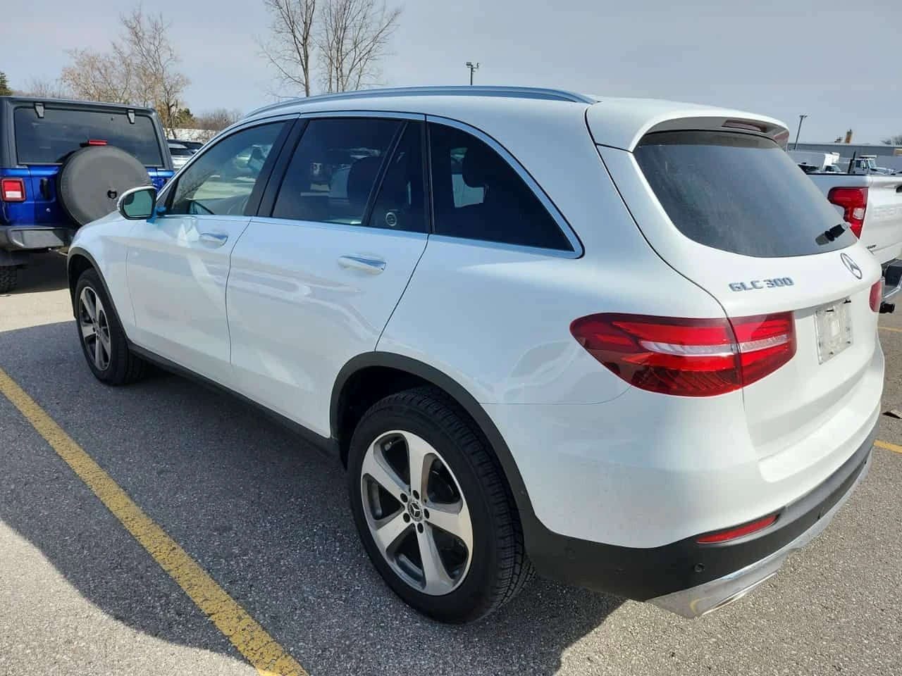 Mercedes-Benz GLC 300 * CARFAX * 2 КЛЮЧА * ПАНОРАМА * ПОДГРЕВИ * , снимка 4 - Автомобили и джипове - 54363951