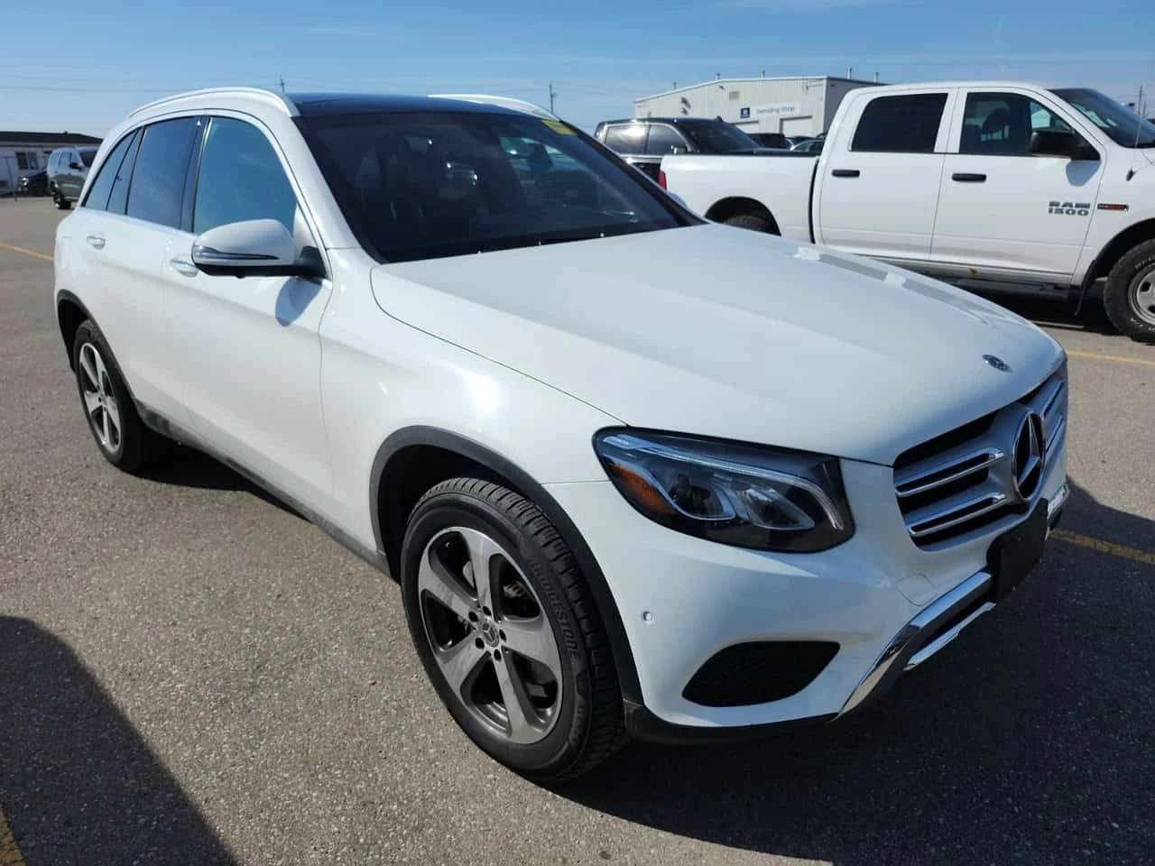 Mercedes-Benz GLC 300 * CARFAX * 2 КЛЮЧА * ПАНОРАМА * ПОДГРЕВИ * , снимка 3 - Автомобили и джипове - 54363951