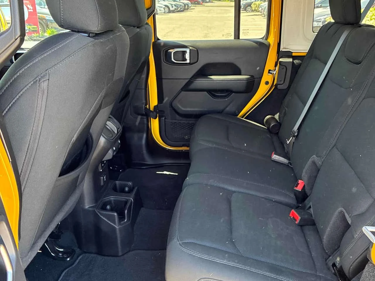 Jeep Wrangler Sahara  CARFAX, снимка 12 - Автомобили и джипове - 54776805