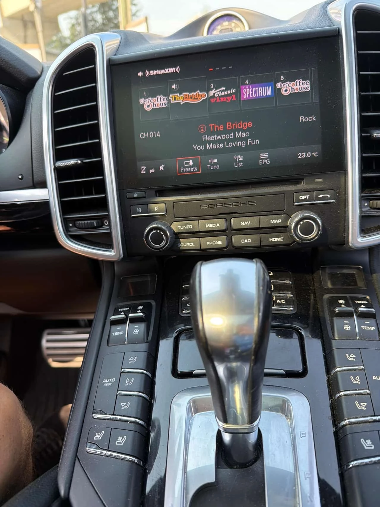 Porsche Cayenne S E Hybrid  CARFAX, снимка 9 - Автомобили и джипове - 55836083