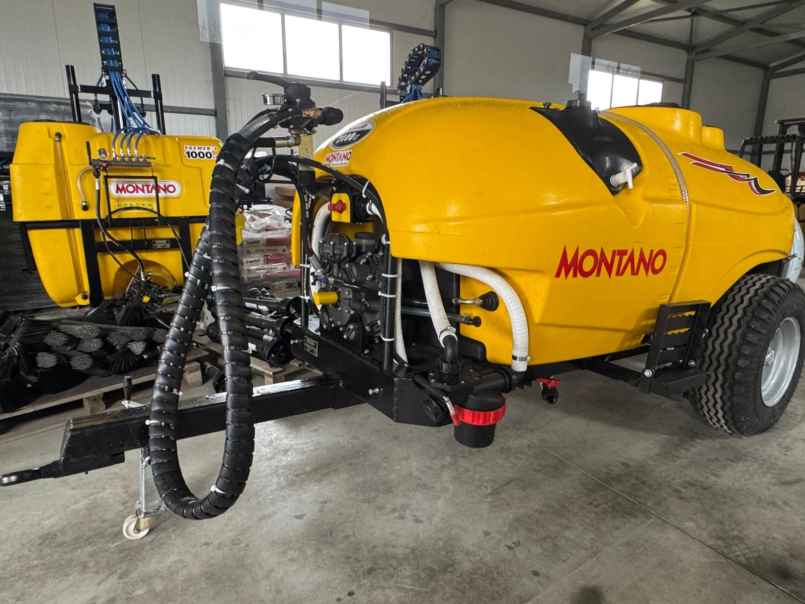 Пръскачка Друга марка ВЕНТИЛАТОРНА ПРИКАЧНА 2000Л , снимка 3 - Селскостопанска техника - 53957674