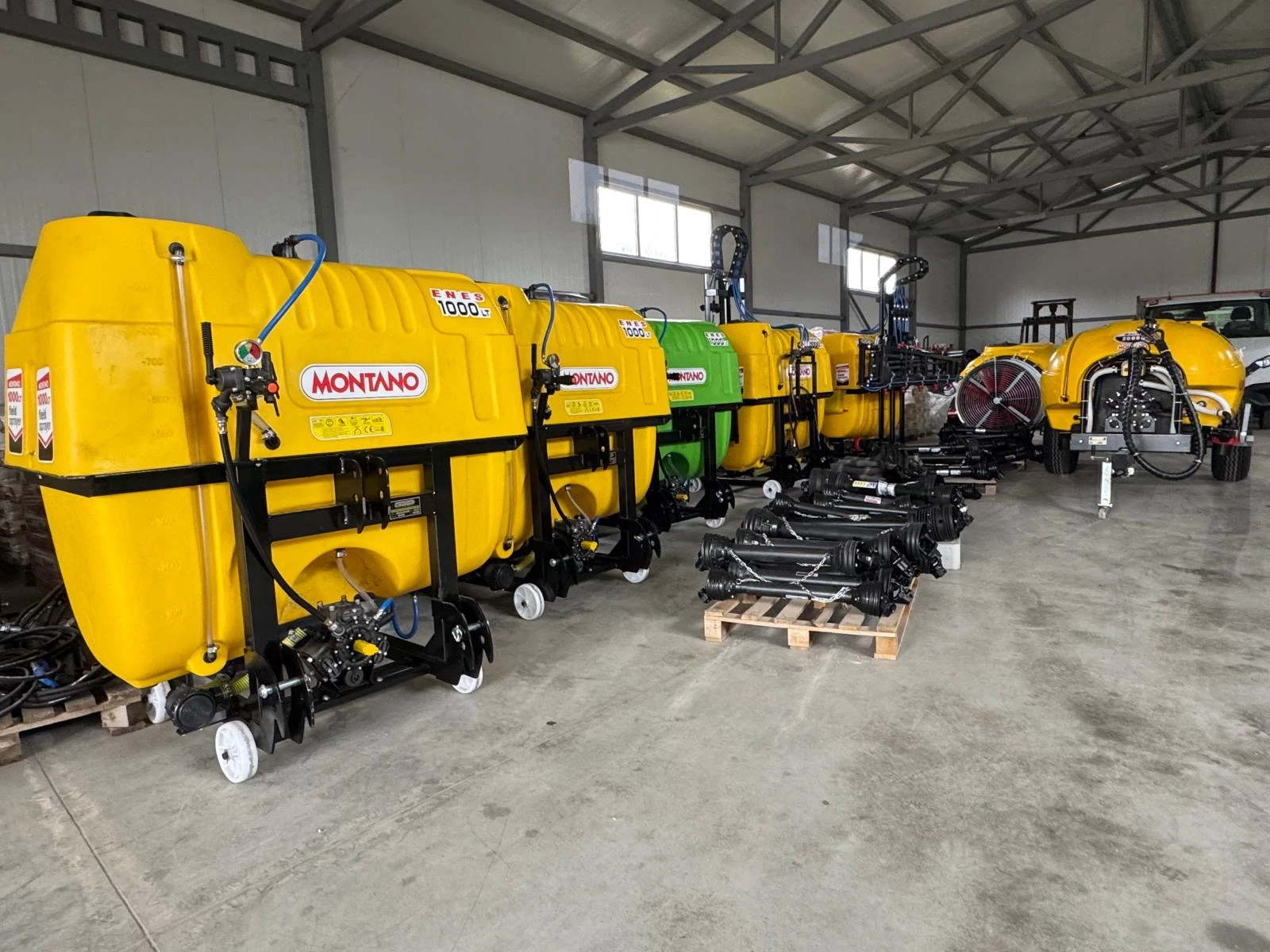 Пръскачка Друга марка ВЕНТИЛАТОРНА ПРИКАЧНА 2000Л , снимка 6 - Селскостопанска техника - 53957674