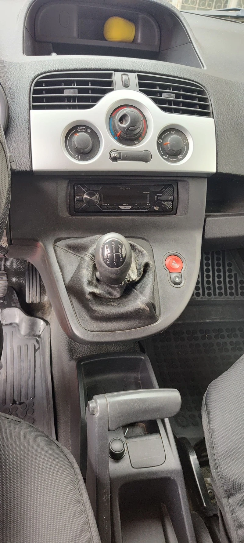 Renault Kangoo 1.5DCI, снимка 8 - Автомобили и джипове - 44037023