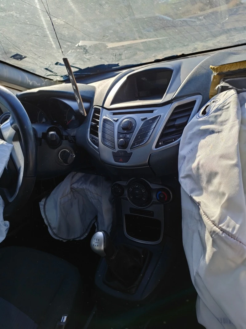 Ford Fiesta 1.2, снимка 6 - Автомобили и джипове - 42161272