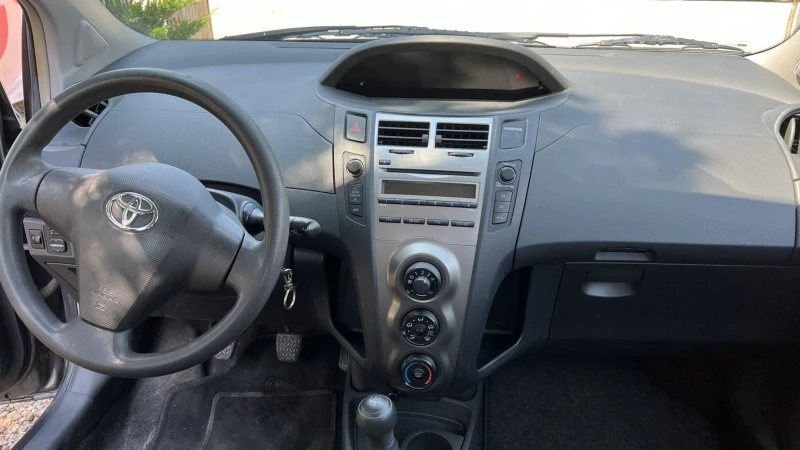 Toyota Yaris, снимка 8 - Автомобили и джипове - 45671125