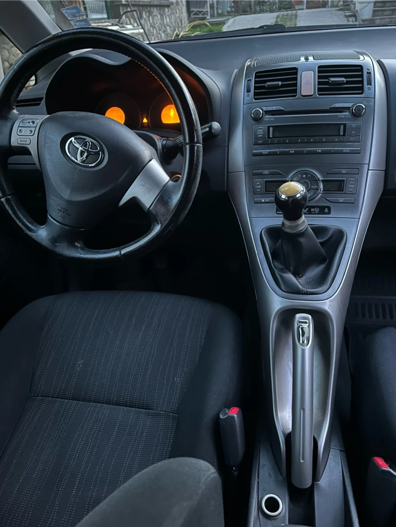 Toyota Auris 1.6, снимка 6 - Автомобили и джипове - 48174799