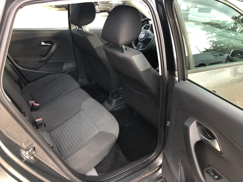 VW Polo КАТО НОВА/РЕГИСТРИРАН-ВС ПЛАТЕНО+ ТОТАЛНО ОБСЛУЖЕН, снимка 16 - Автомобили и джипове - 52012287