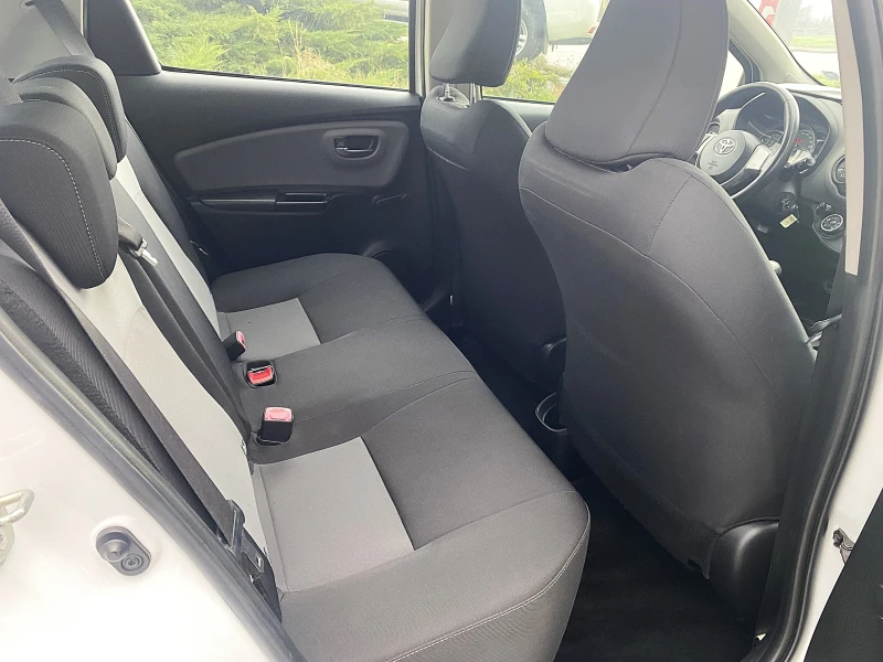 Toyota Yaris 1.3 VVT-i MT, LPG, снимка 10 - Автомобили и джипове - 52492295