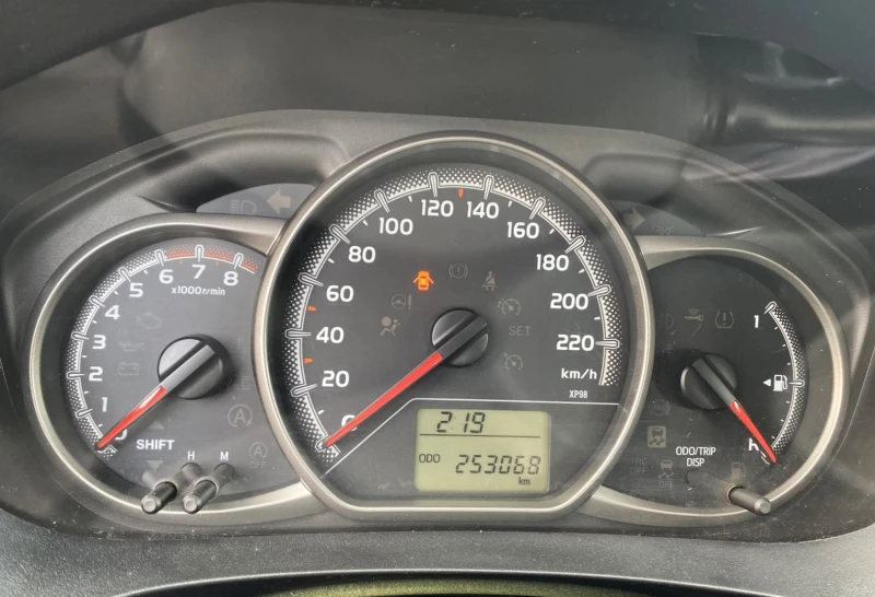 Toyota Yaris 1.3 VVT-i MT, LPG, снимка 17 - Автомобили и джипове - 52492295