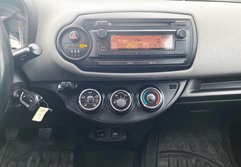Toyota Yaris 1.3 VVT-i MT, LPG, снимка 14 - Автомобили и джипове - 52492295