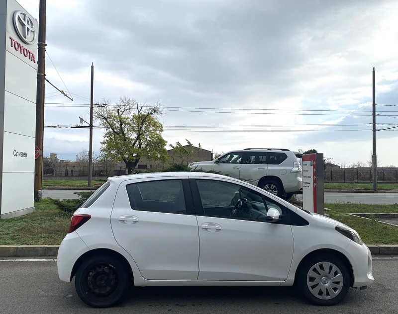 Toyota Yaris 1.3 VVT-i MT, LPG, снимка 7 - Автомобили и джипове - 52492295