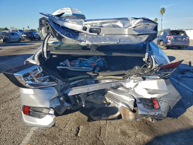 Honda Civic 2.0L 4 Front-wheel Drive, снимка 12 - Автомобили и джипове - 52972022