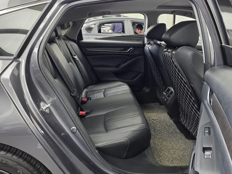 Honda Accord 10Th Generation 1.5 Turbo, снимка 12 - Автомобили и джипове - 54929352