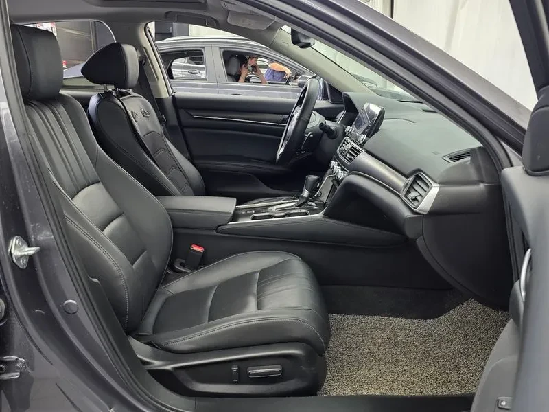 Honda Accord 10Th Generation 1.5 Turbo, снимка 11 - Автомобили и джипове - 54929352