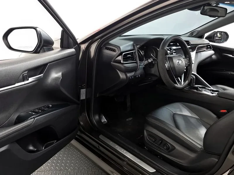 Toyota Camry 2.5, снимка 10 - Автомобили и джипове - 55047474