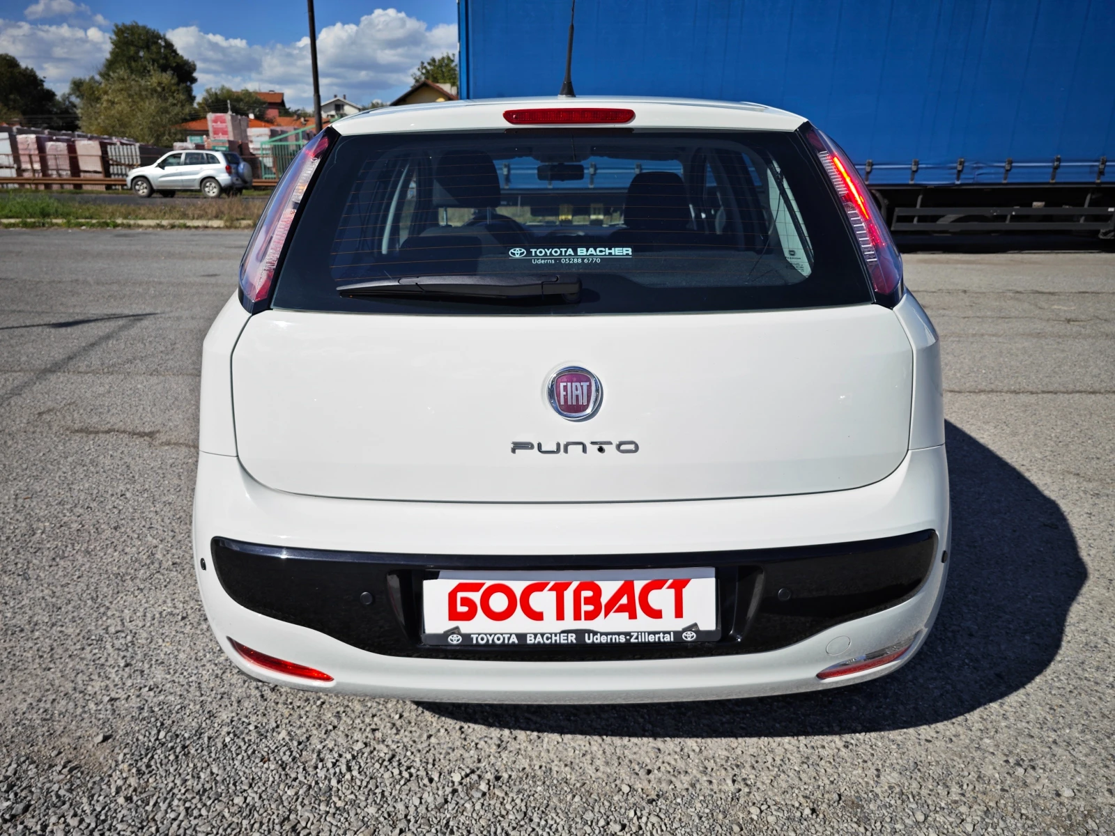 Fiat Punto 1, 25i Euro 5 - изображение 4