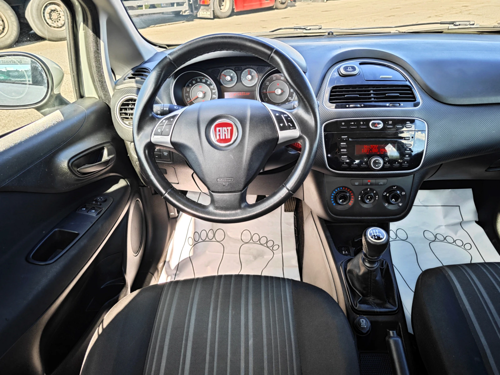 Fiat Punto 1, 25i Euro 5 - изображение 10