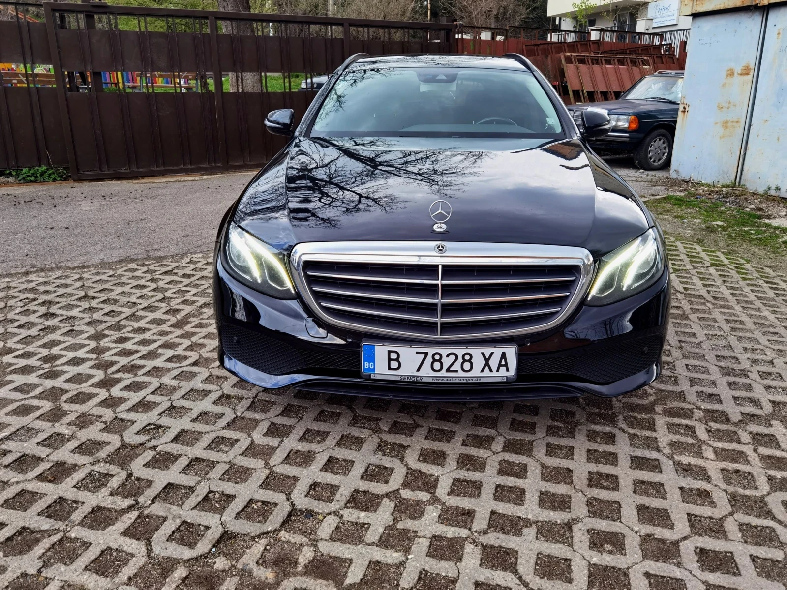 Mercedes-Benz E 200 9 G-TRONIC  - изображение 3