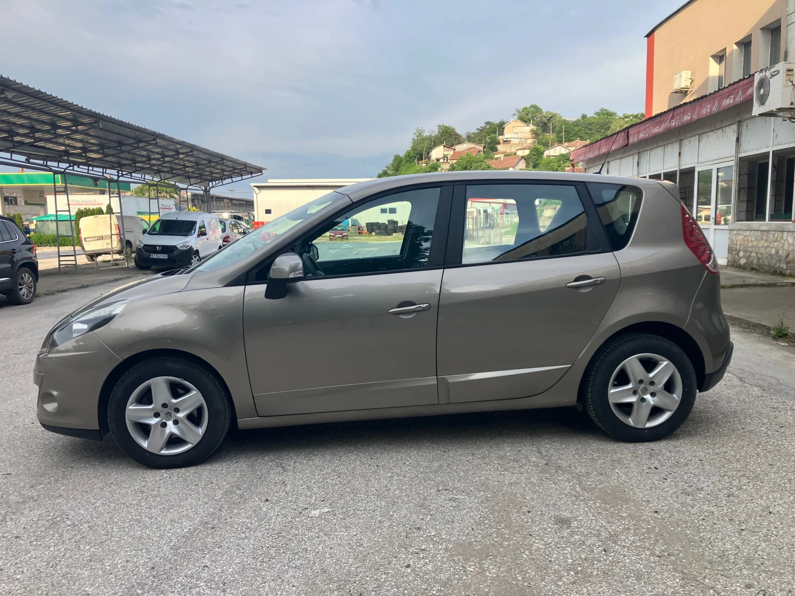 Renault Scenic X-mod 1.5dci , снимка 8 - Автомобили и джипове - 50488117