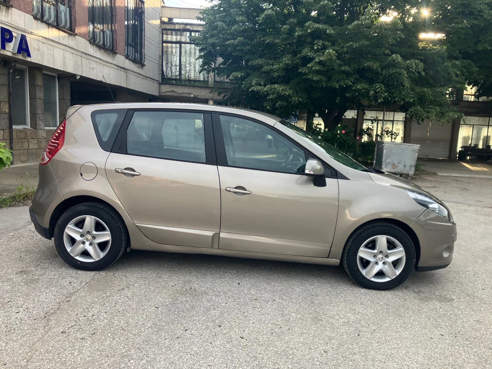 Renault Scenic X-mod 1.5dci , снимка 4 - Автомобили и джипове - 50488117