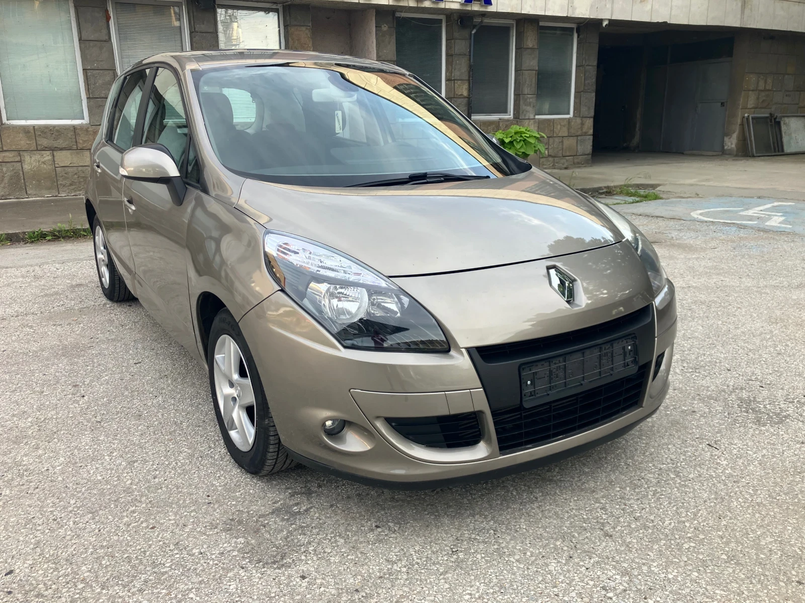 Renault Scenic X-mod 1.5dci , снимка 14 - Автомобили и джипове - 50488117