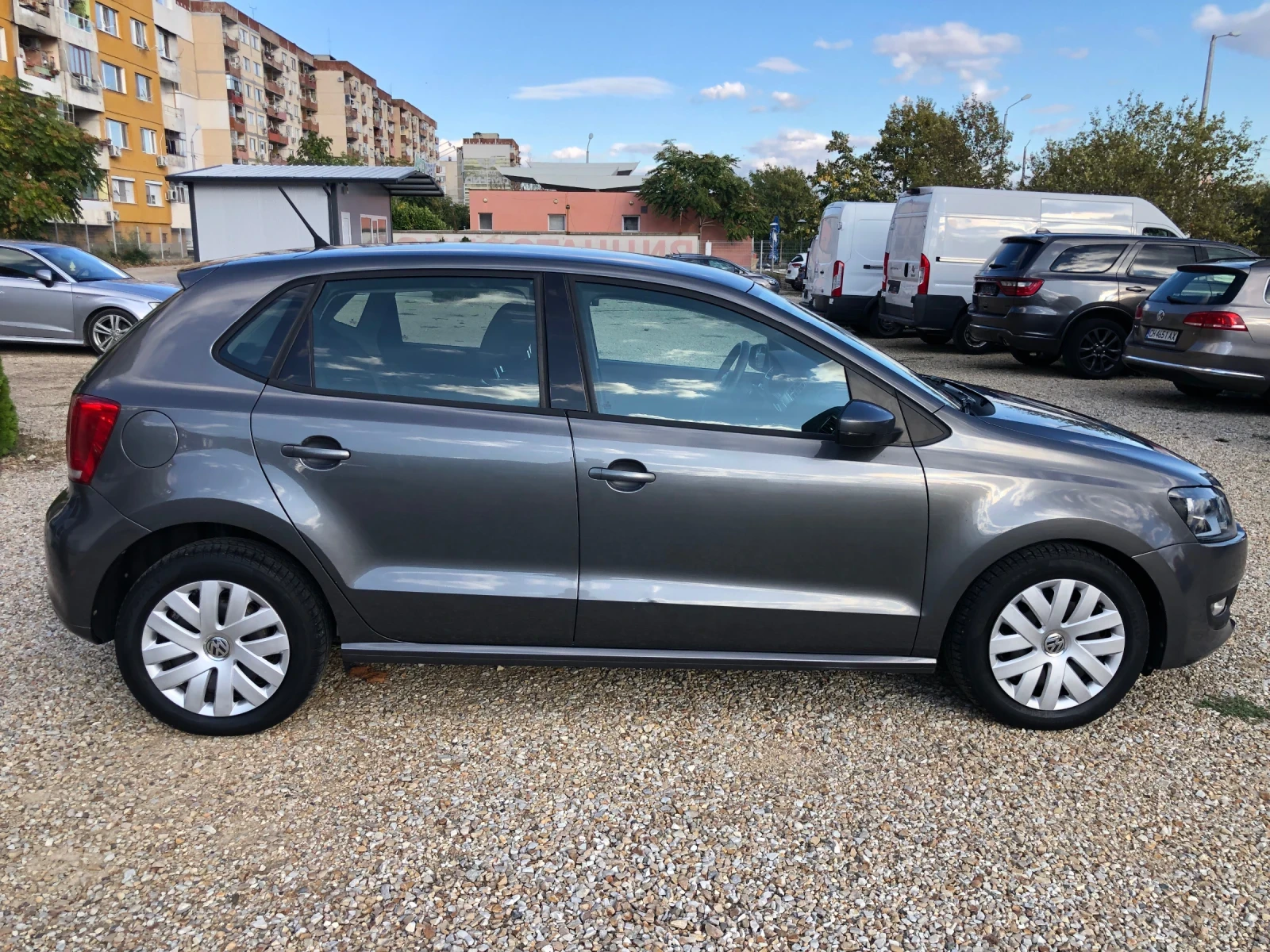 VW Polo КАТО НОВА/РЕГИСТРИРАН-ВС ПЛАТЕНО+ ТОТАЛНО ОБСЛУЖЕН - изображение 4